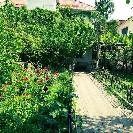 Shymhostle Vandrarhem Sjymkent Exteriör bild