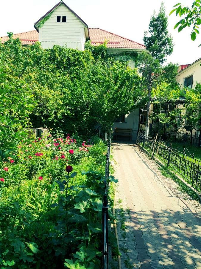 Shymhostle Vandrarhem Sjymkent Exteriör bild